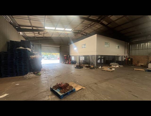 1,008M² WAREHOUSE TO LET IN ISANDO